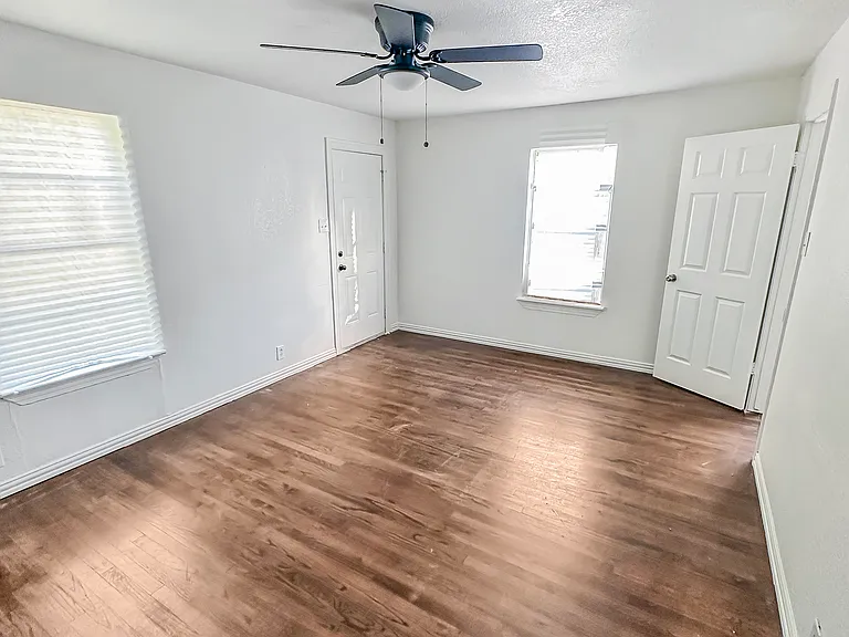 2404 Colony Ct — Photo 15