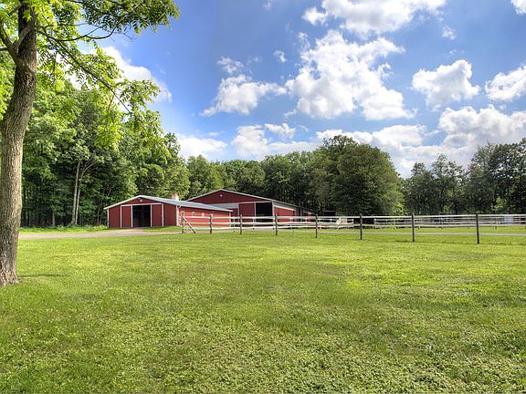 Upper Barn
						:
						8 Stalls, plus outdoor shed with 2 stalls.