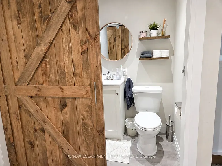 77 Paradise Rd S — Photo 13