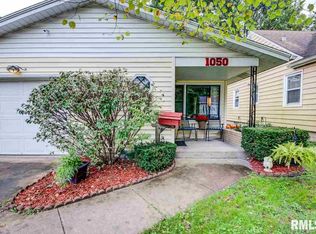 1050 29th St, Moline, IL 61265