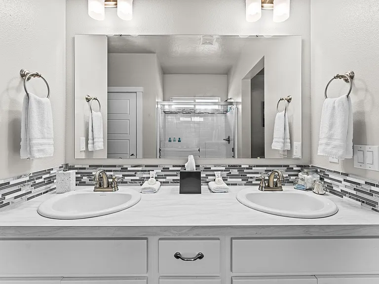 5263 N Adale Ave — Photo 13