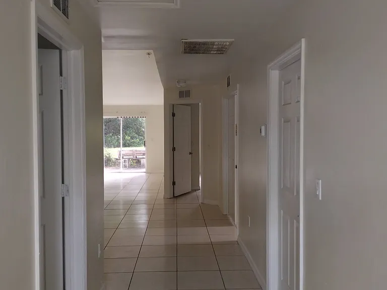 1068 Ainsworth St E — Photo 8