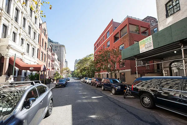 Rented by Nest Seekers International | media 29