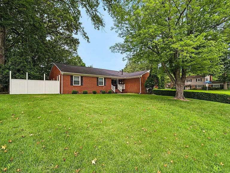 1757 Lafayette Dr — Photo 2