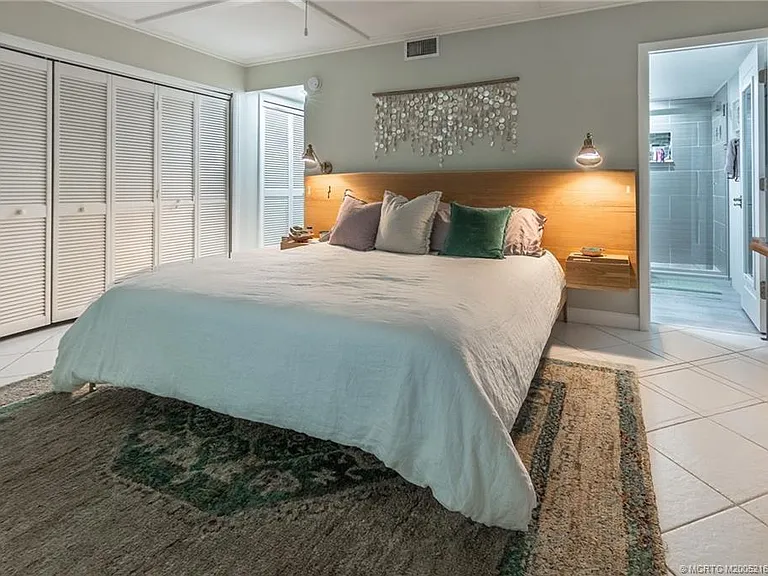245 Macarthur Blvd #18 — Photo 11