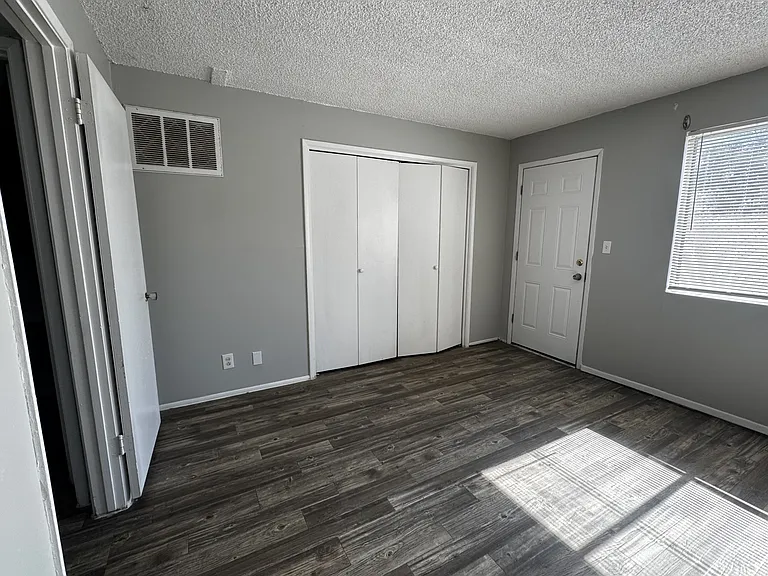 301 W Helen St — Photo 7