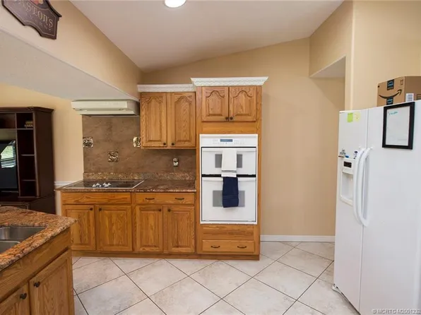 1073 SW CANARY Terrace, Port St Lucie, FL 34953
