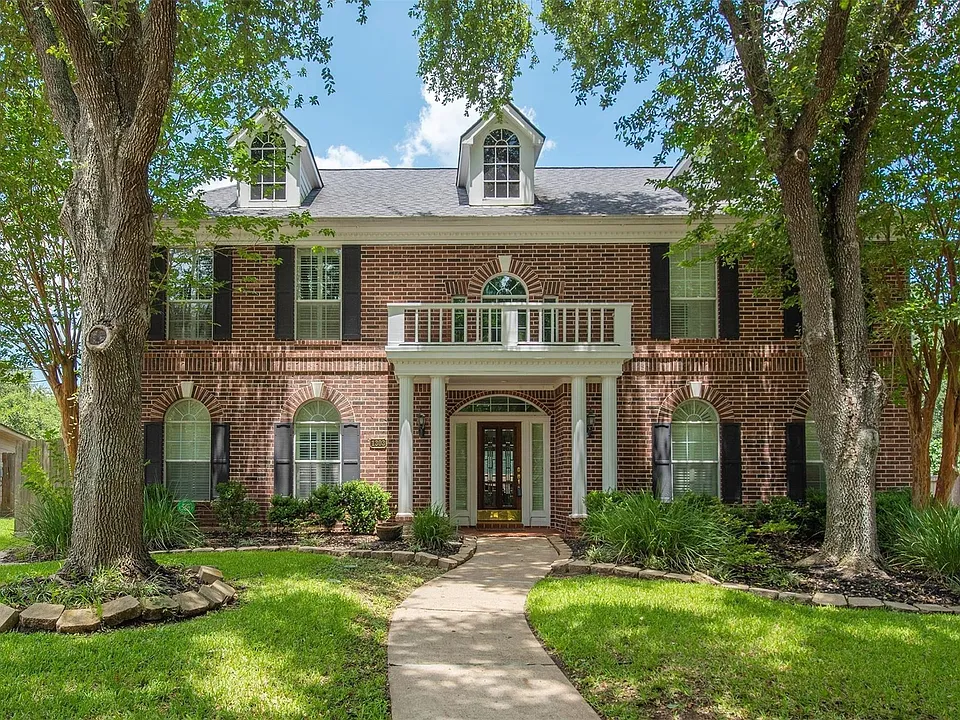 1303 Red Oak Ct