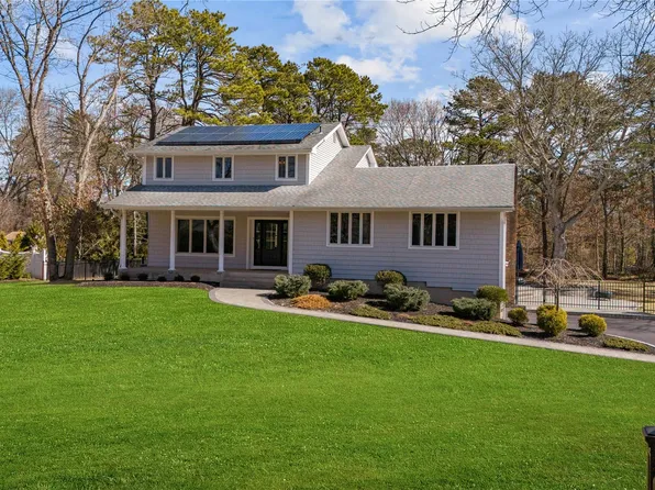 9 Millet Street, Dix Hills, NY 11746