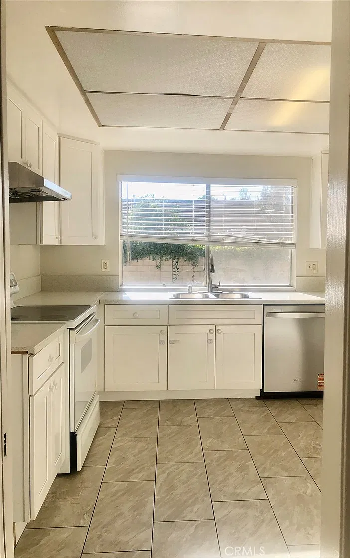 4 bed, 2.5 bath, 1897 sqft, $4,500 — Photo 4