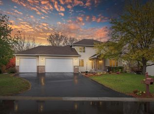 9040 Glacier Rd, Saint Bonifacius, MN 55375