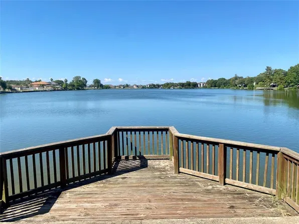 8922 Glacier Ave, Texas City, TX 77591