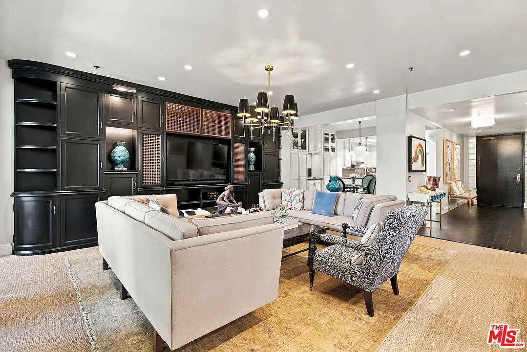 2 bed, 2.5 bath, 2422 sqft, $14,000 — Photo 3