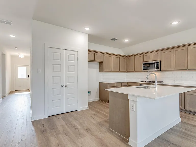 4908 Pebblewood Dr — Photo 8