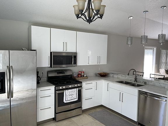 2nd image of 3900 Wimbledon Dr #B