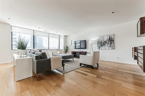 48 W Broadway Photo 1