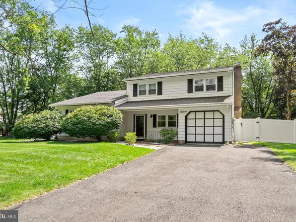 15 Holly Dr, East Windsor, NJ 08520