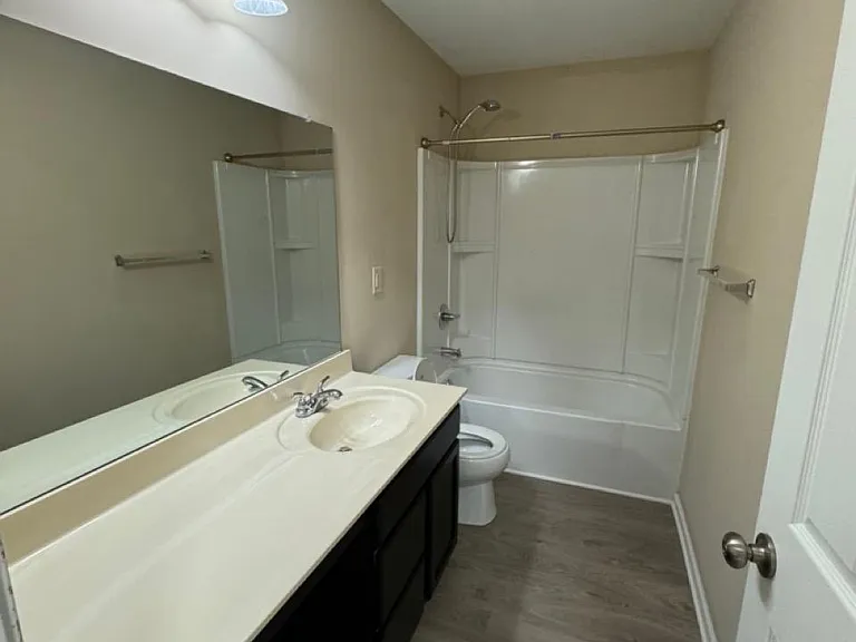 1620 Shire Village Dr — Photo 39