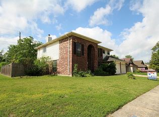 2630 S Brompton Dr, Pearland, TX 77584