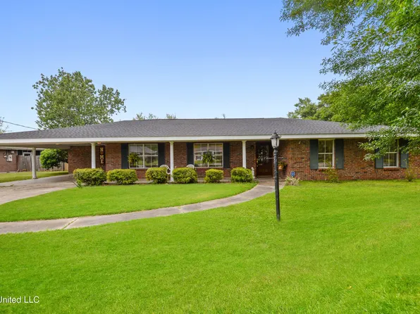 607 Highland Dr, Bay Saint Louis, MS 39520