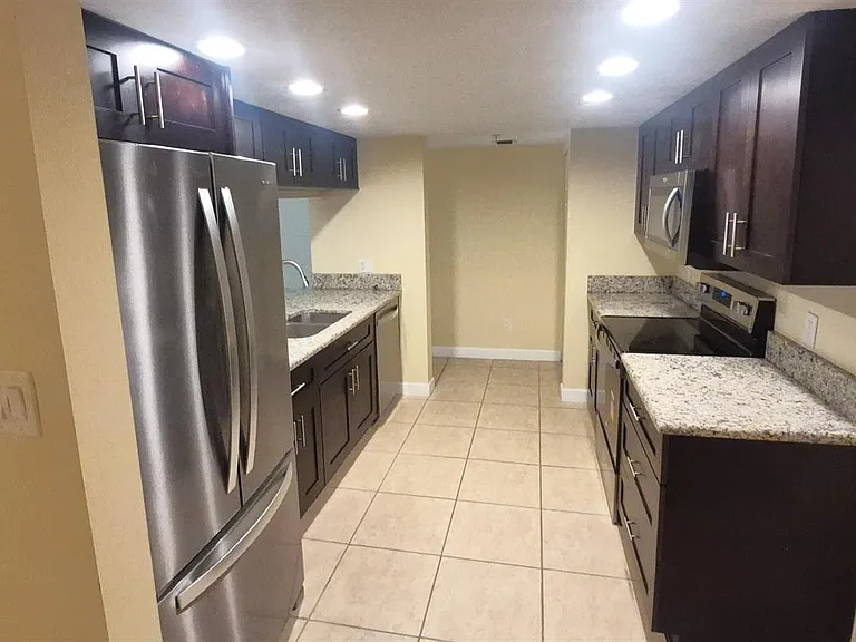820 Lavers Cir #G409 — Photo 9