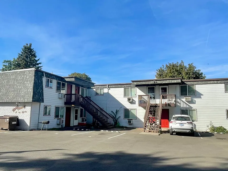 23 SE 10th St #2