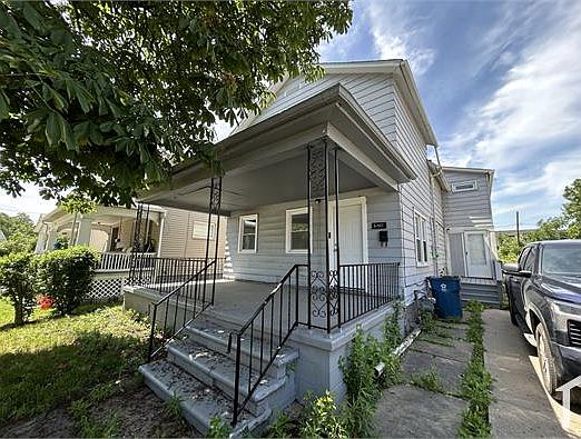 2nd image of 640 W 13th St