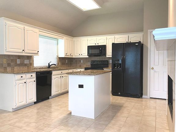 4th image of 2350 Glen Ridge Dr