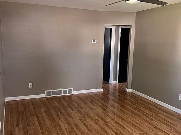4th image of 1122 Sharon Ave