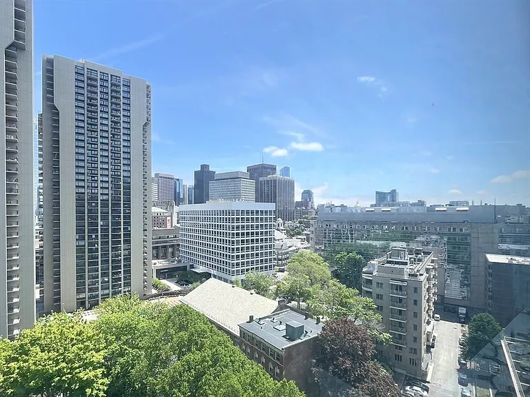 2 Hawthorne Pl #16K — Photo 1