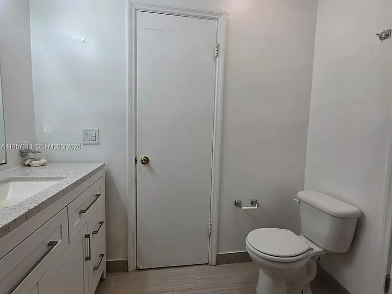 2424 SE 17th Cswy #110B — Photo 10