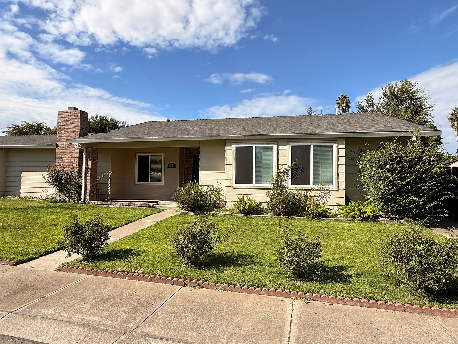 3 bed, 1692 sqft, $2,895 — Photo 1