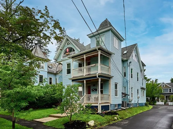 17 Trumbull Rd #1R, Northampton, MA 01060