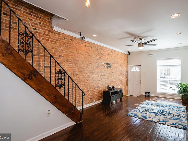 618 S Newkirk St — Photo 4