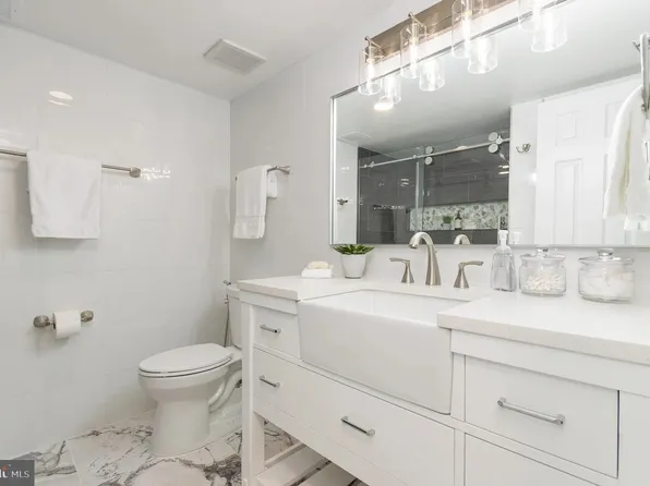 3713 George Mason Dr #211W, Falls Church, VA 22041