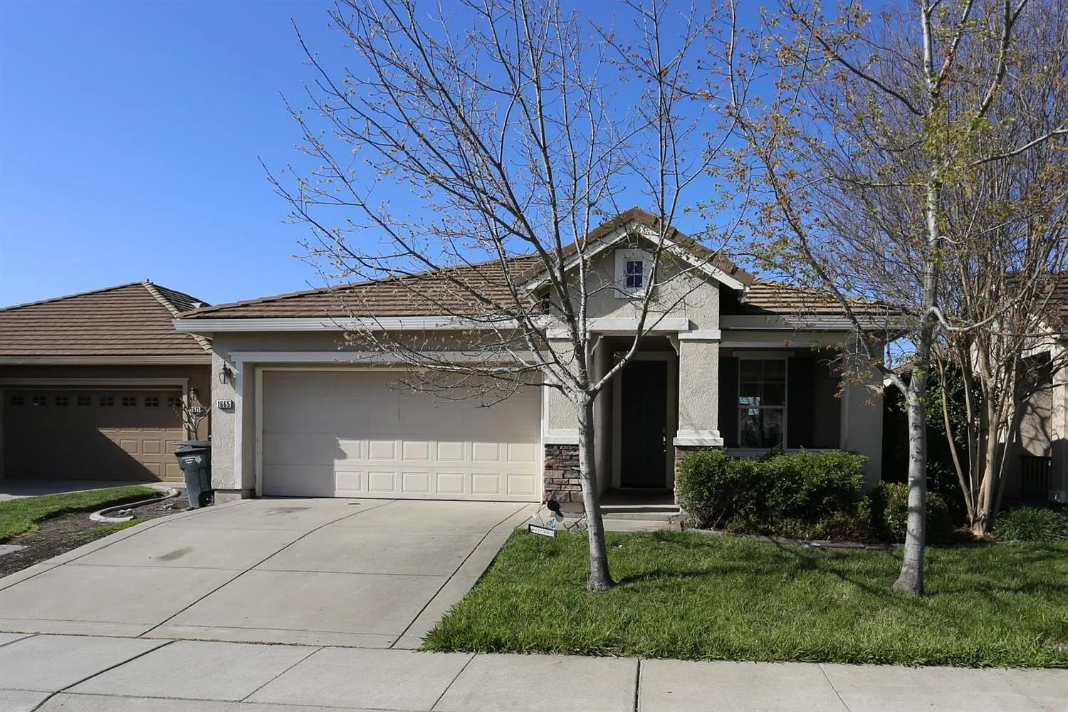 1665 Vosspark Way photo 1