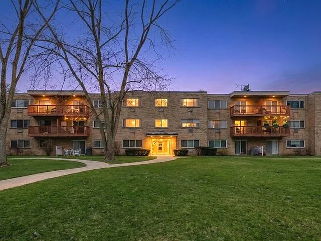 700 W Dempster St #G1 — Photo 1