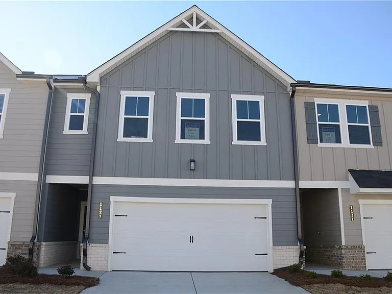 1121 Point Place Dr — Photo 1