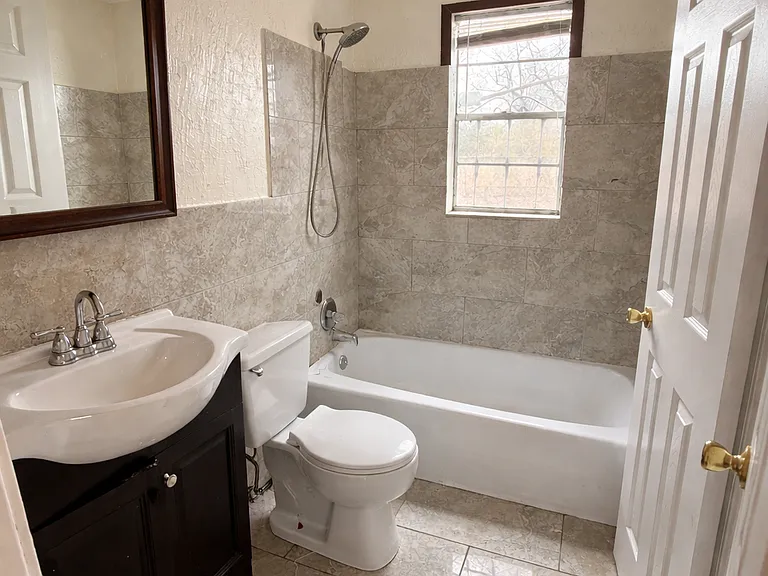 4713 Leonard Rd — Photo 2