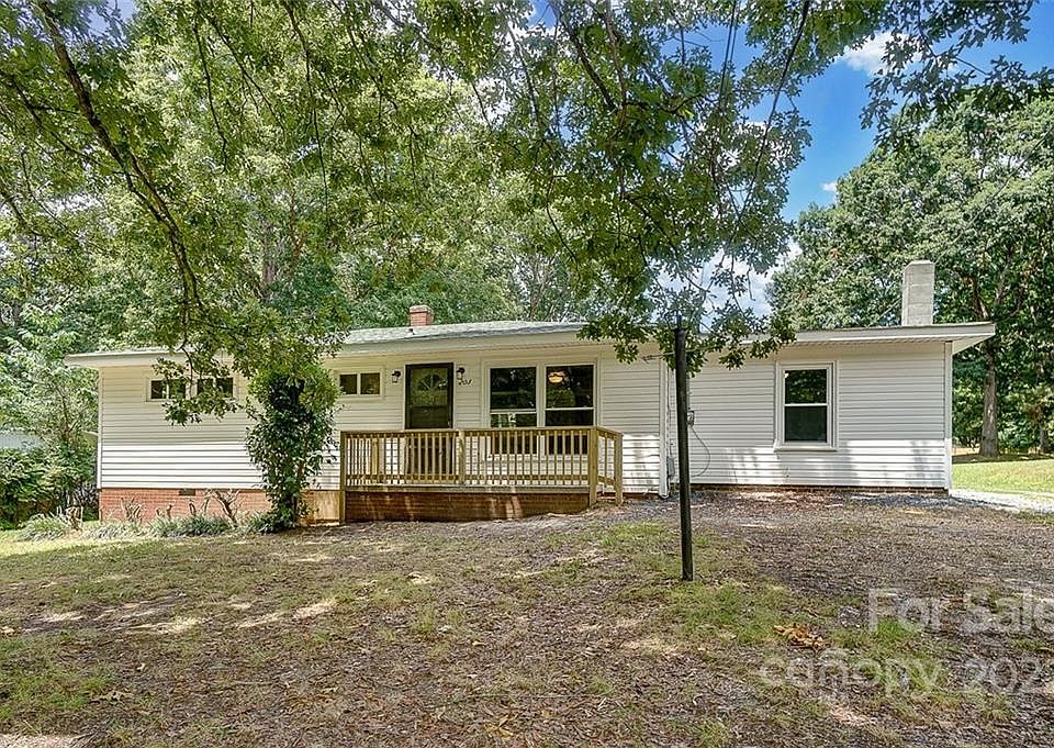 1st image of 203 N Beverly Dr