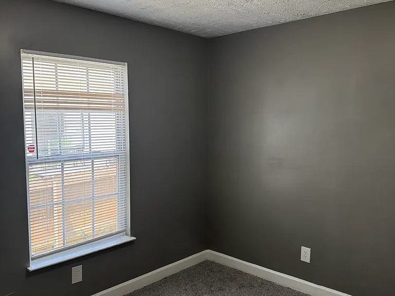 1812 Glade St — Photo 10