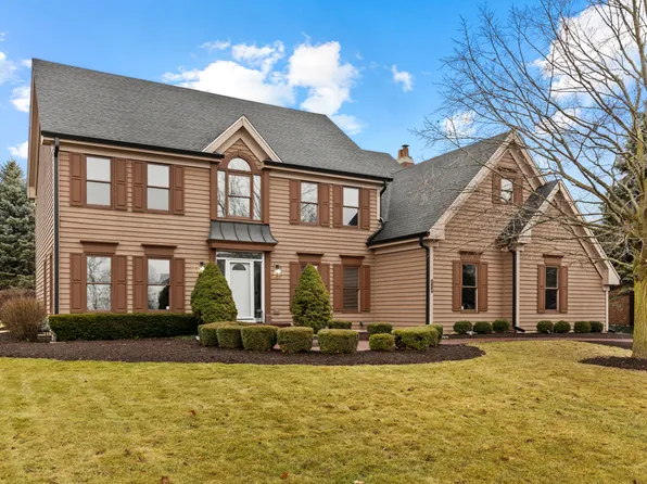 04N451 S Robert Frost Cir, Saint Charles, IL 60175