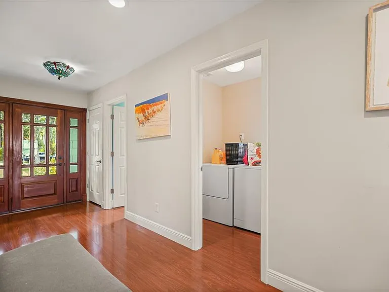 9118 Edgewater Dr — Photo 3