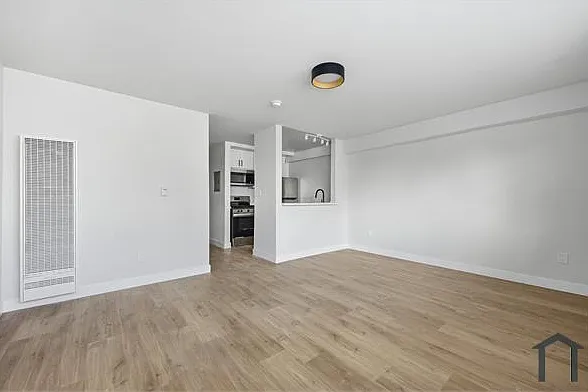 1505 S Hoover St #2 — Photo 3