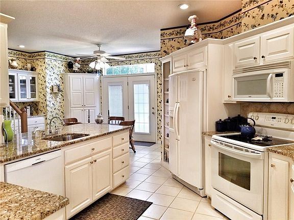 3rd image of 1101 Breckenridge Dr