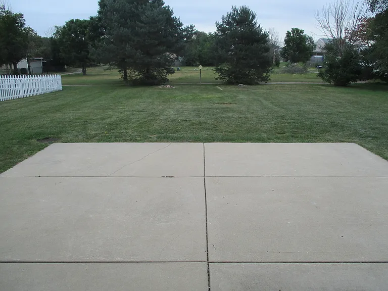 1161 Foxglove Ln — Photo 2