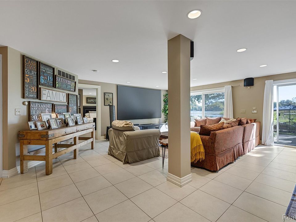 285 Leota Blvd, photo 24