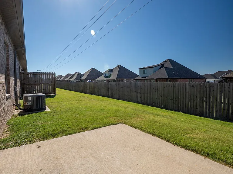 1733 Booker Cir — Photo 14