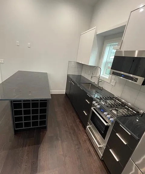 2074 Market St — Photo 11