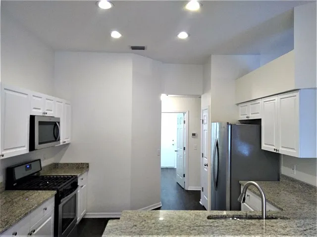 1443 Baythorn Dr — Photo 5